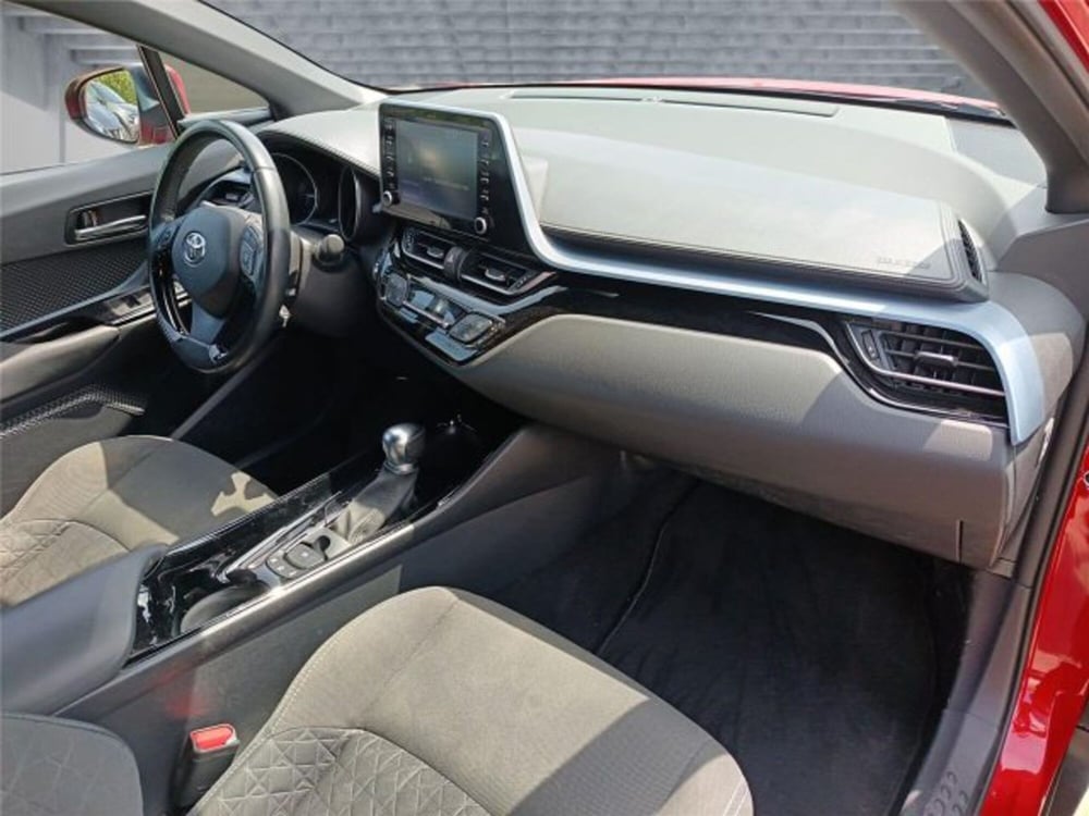Toyota Toyota C-HR usata a Bari (12)