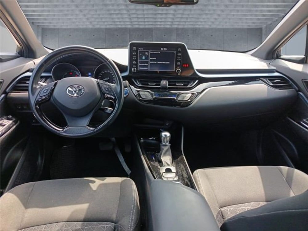 Toyota Toyota C-HR usata a Bari (13)