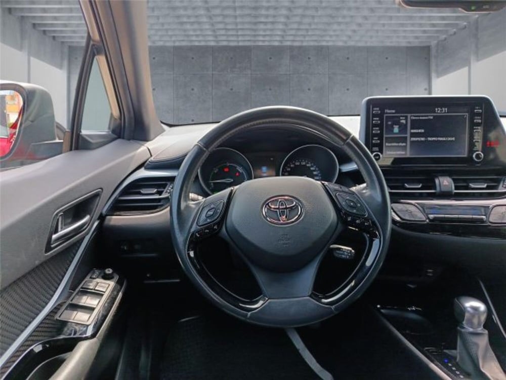 Toyota Toyota C-HR usata a Bari (14)