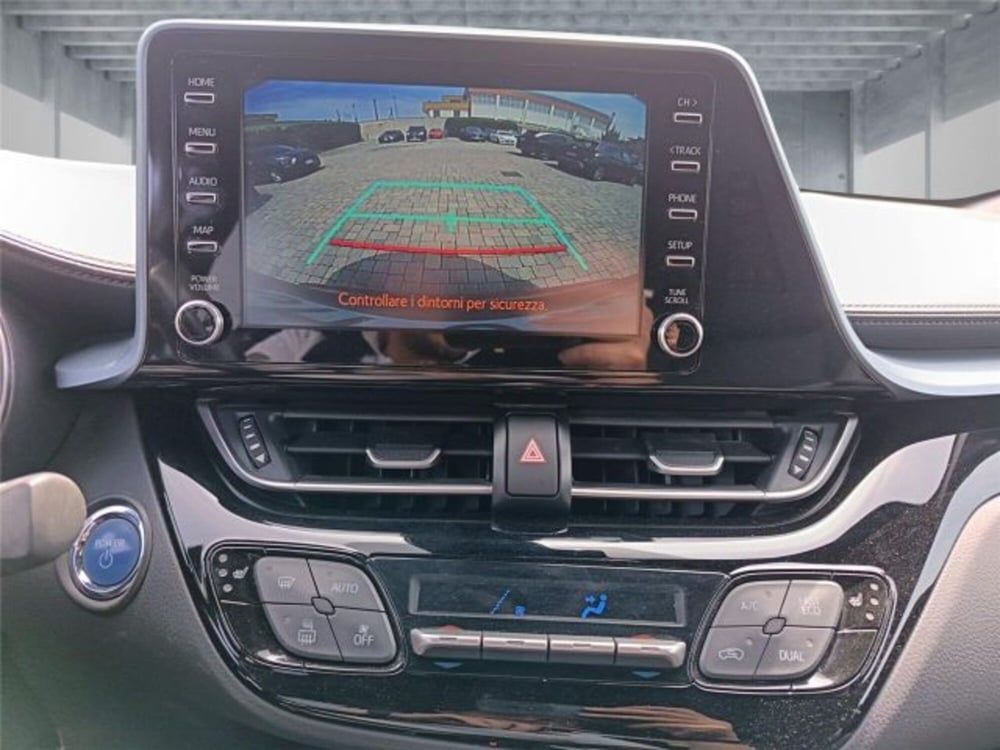 Toyota Toyota C-HR usata a Bari (18)