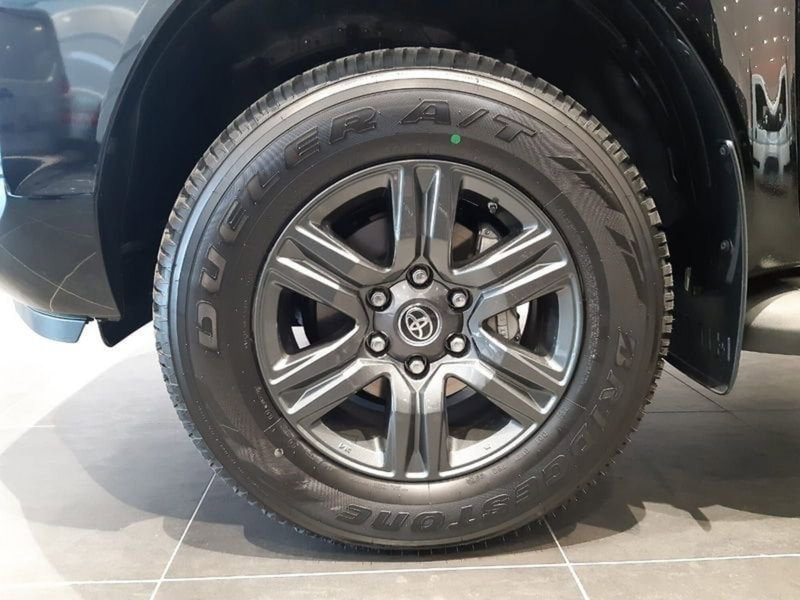 Toyota Hilux nuova a Vicenza (8)