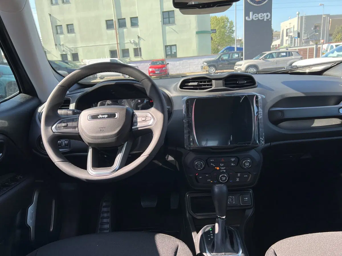Jeep Renegade nuova a Pisa (12)
