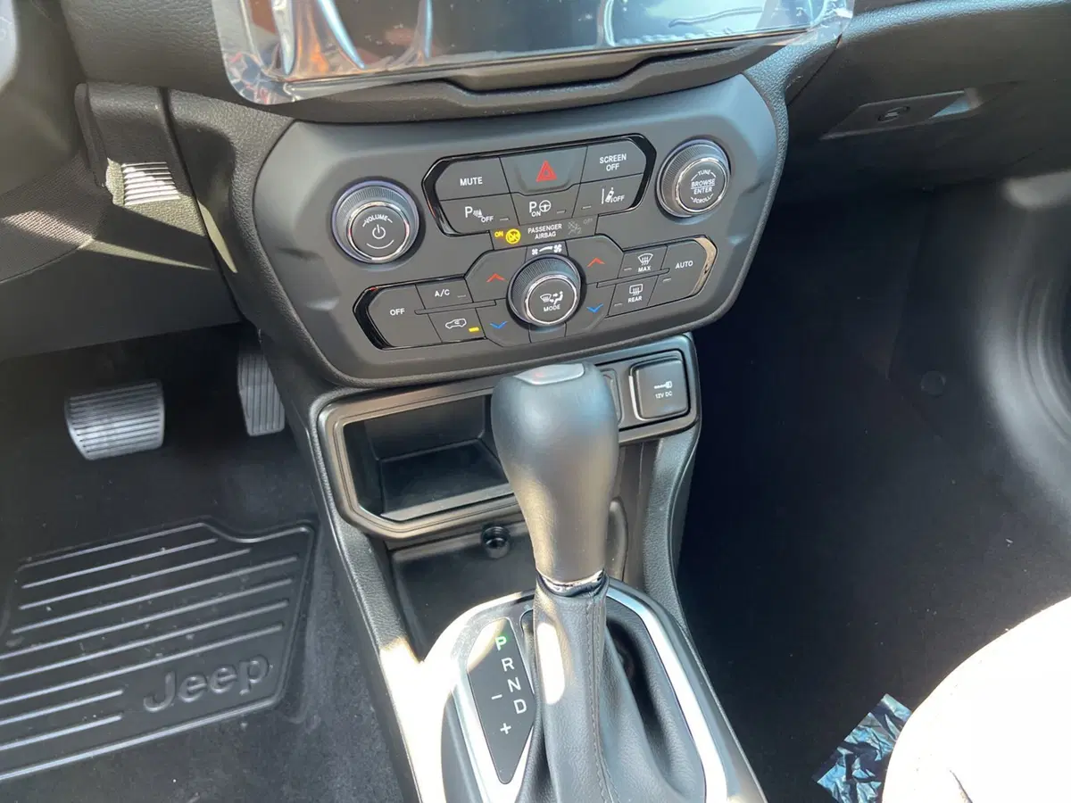 Jeep Renegade nuova a Pisa (13)