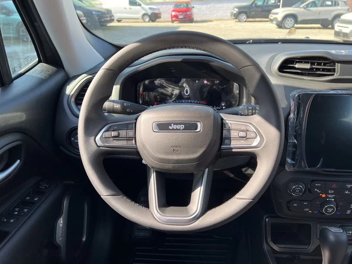 Jeep Renegade nuova a Pisa (14)