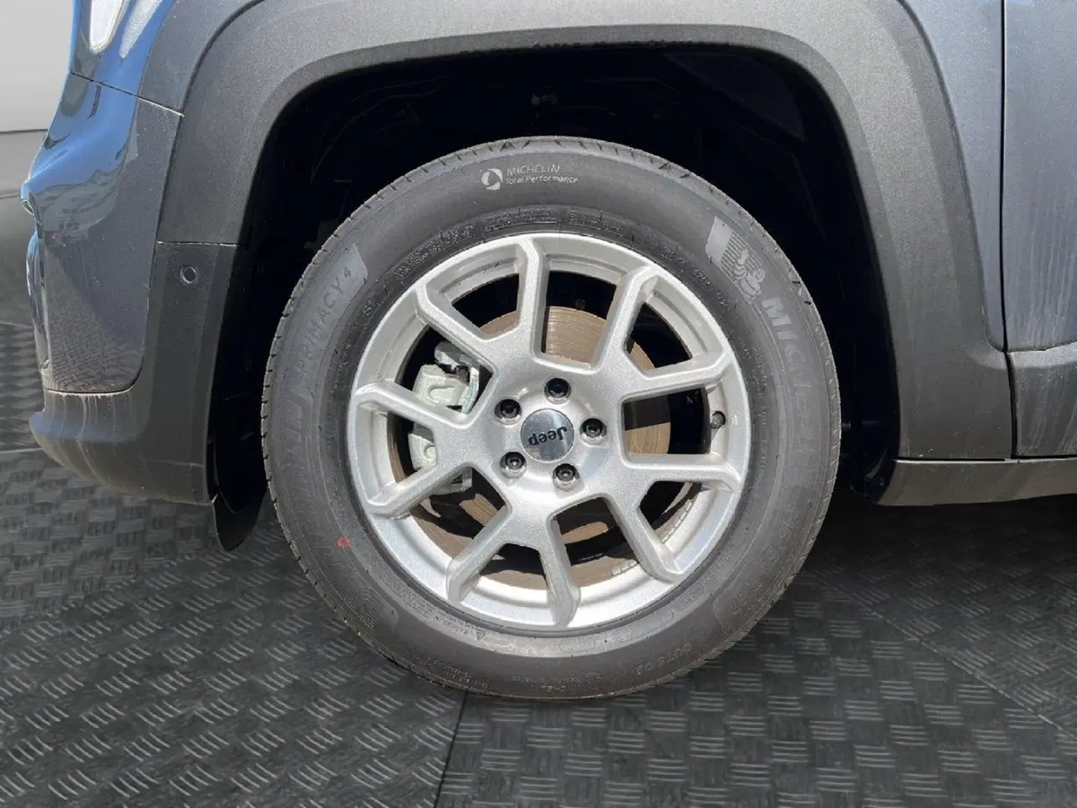 Jeep Renegade nuova a Pisa (9)