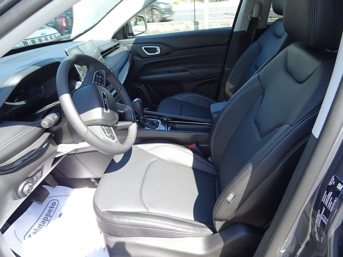 Jeep Compass nuova a Lucca (11)