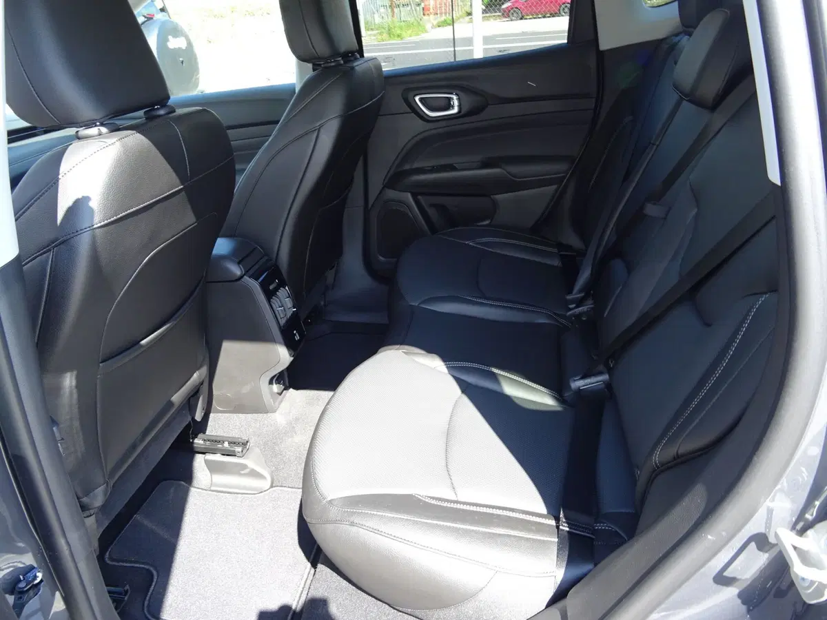 Jeep Compass nuova a Lucca (12)