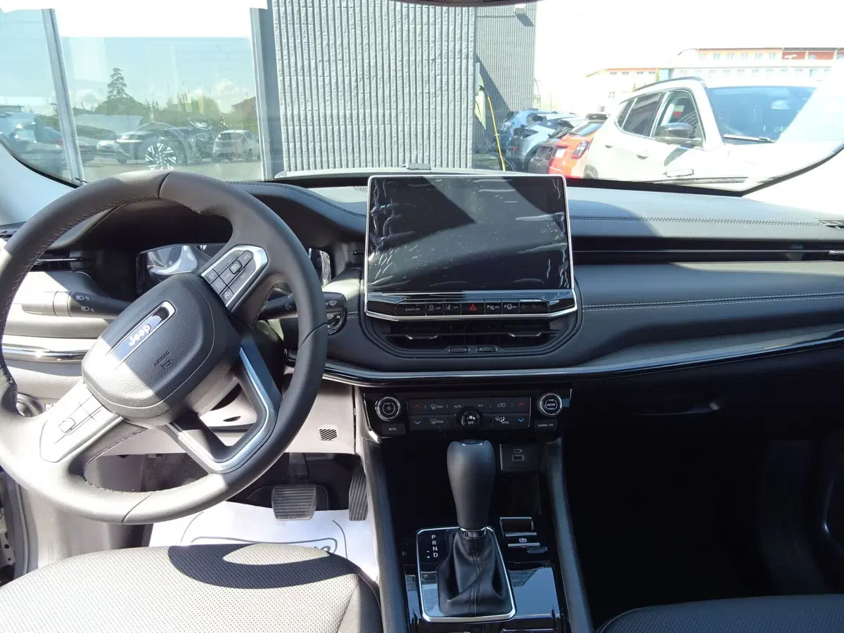 Jeep Compass nuova a Lucca (13)
