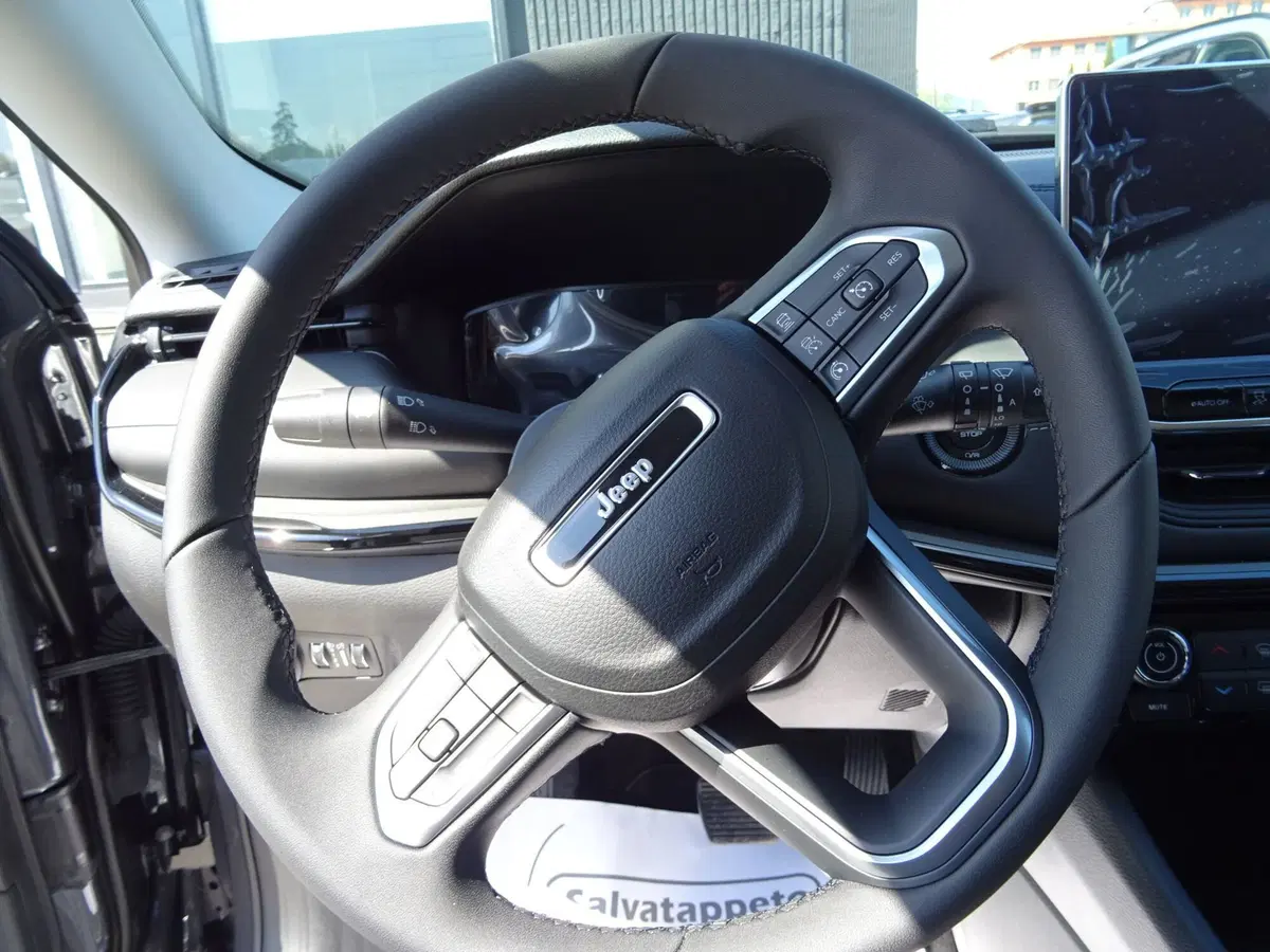 Jeep Compass nuova a Lucca (14)