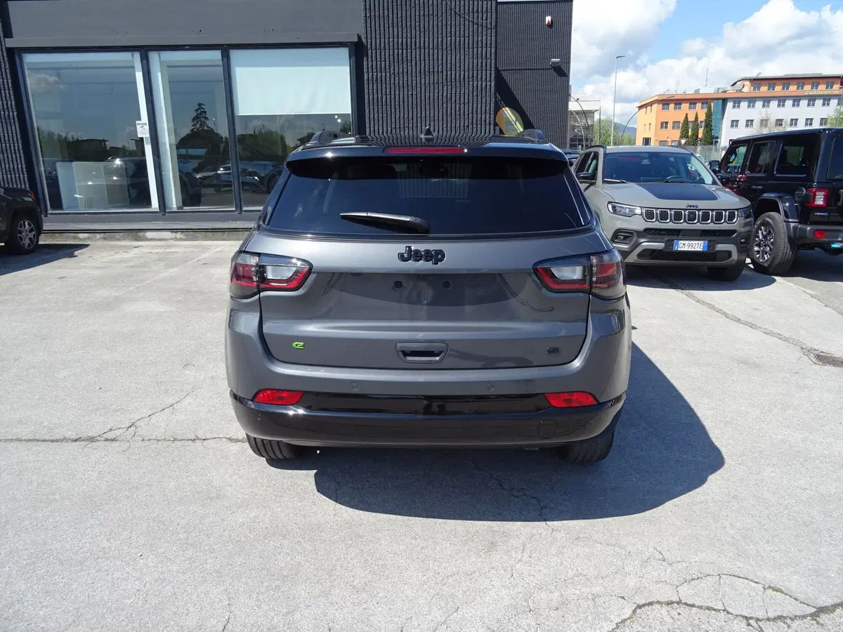 Jeep Compass nuova a Lucca (4)