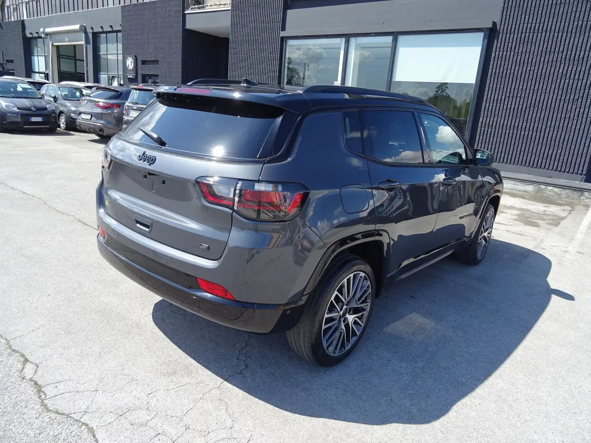 Jeep Compass nuova a Lucca (5)