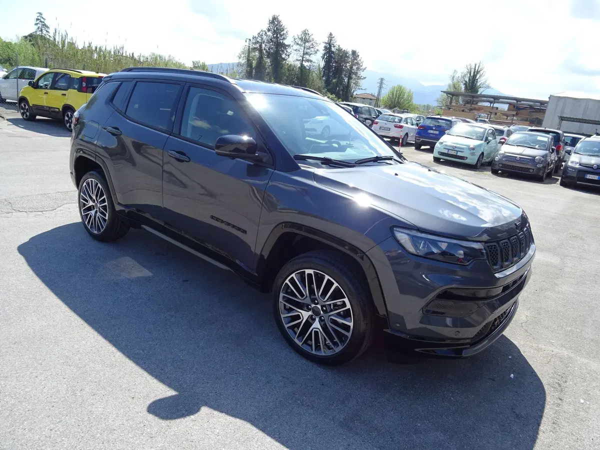 Jeep Compass nuova a Lucca (7)