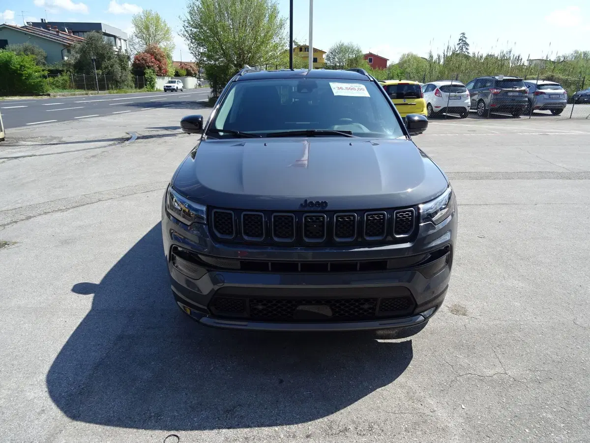 Jeep Compass nuova a Lucca (8)