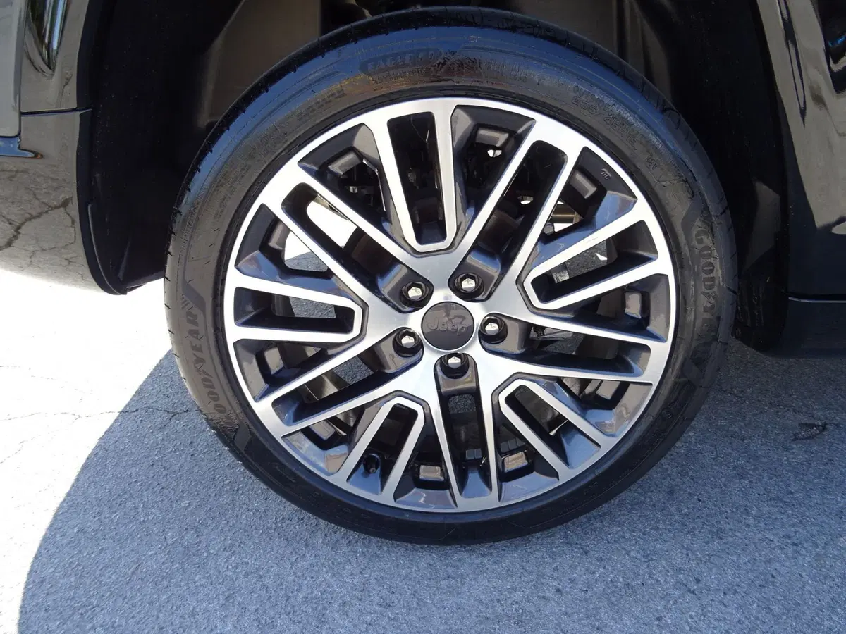 Jeep Compass nuova a Lucca (9)