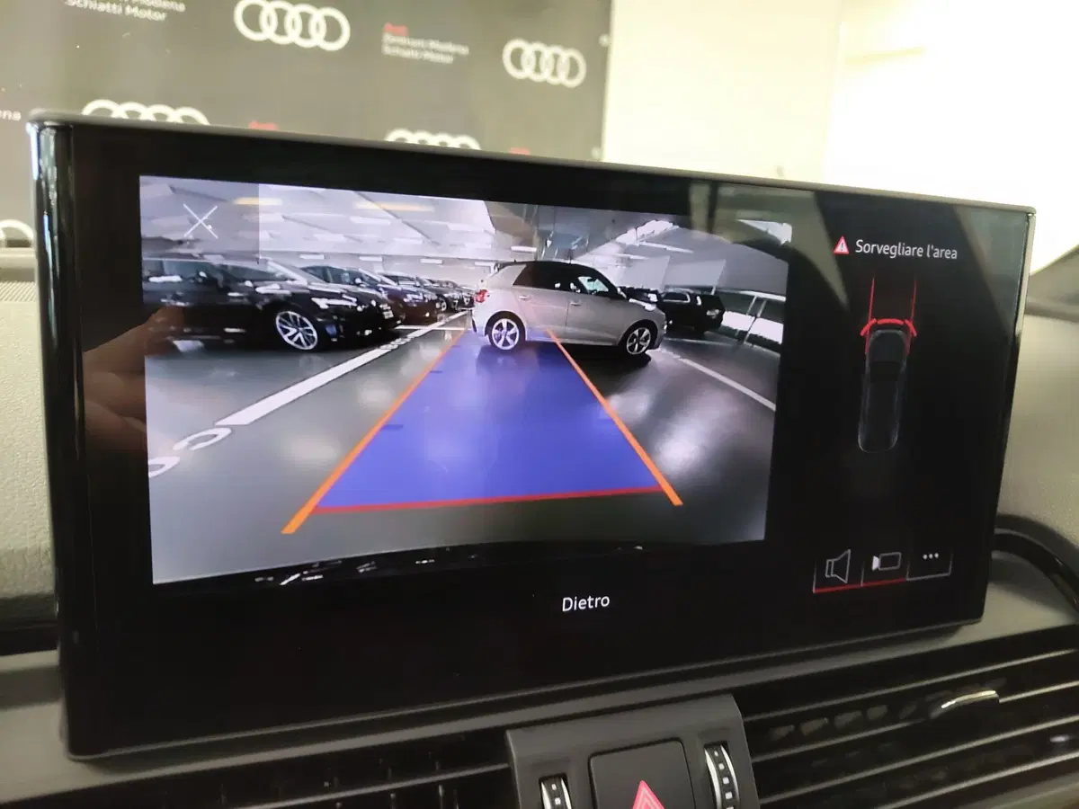 Audi Q5 Sportback nuova a Modena (10)