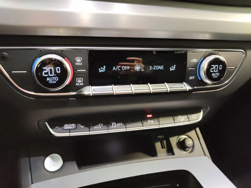 Audi Q5 Sportback nuova a Modena (11)