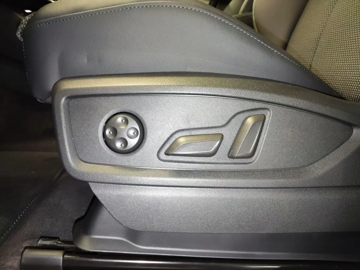 Audi Q5 Sportback nuova a Modena (12)