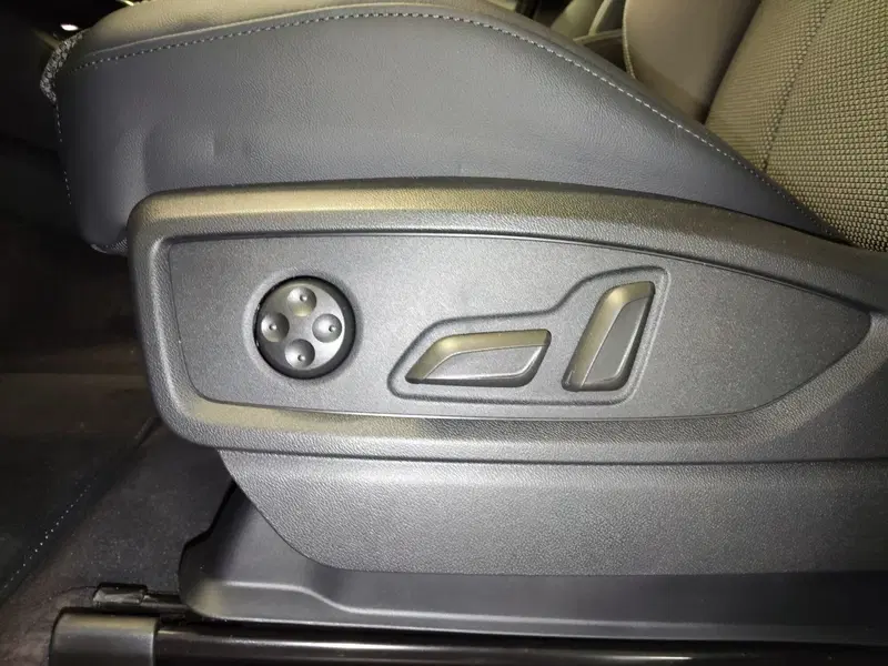 Audi Q5 Sportback nuova a Modena (12)
