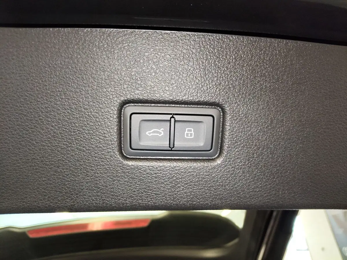 Audi Q5 Sportback nuova a Modena (14)