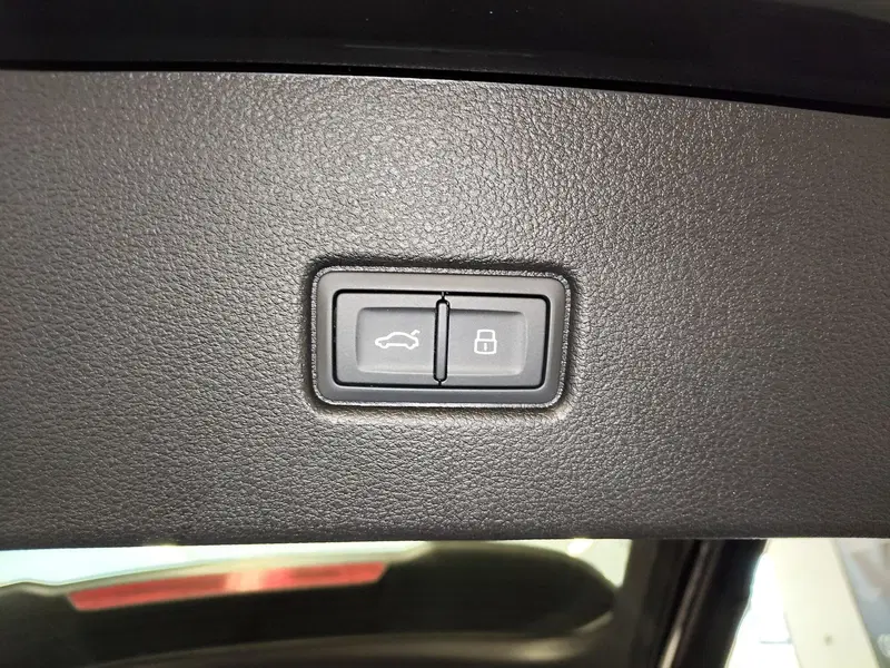 Audi Q5 Sportback nuova a Modena (14)