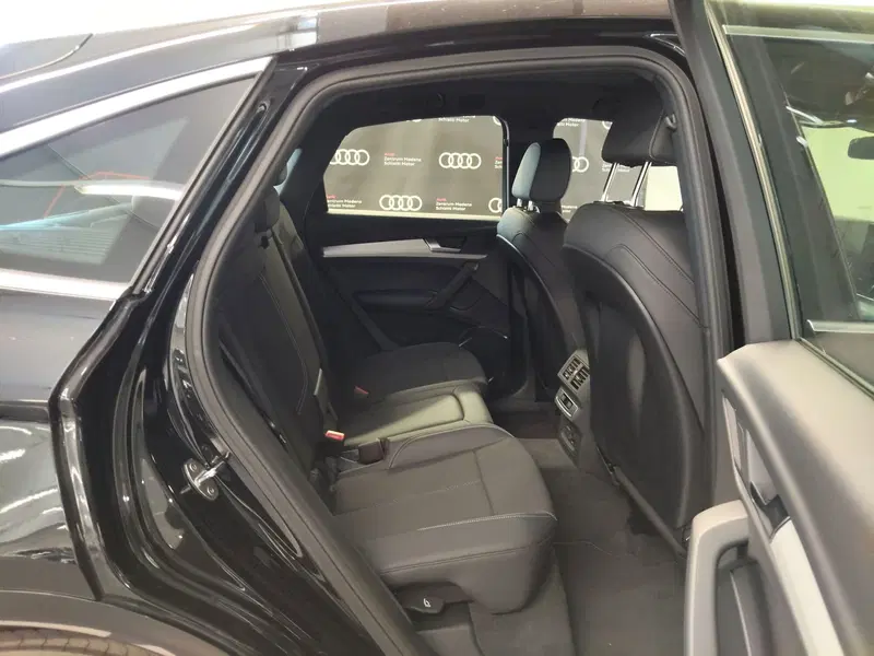 Audi Q5 Sportback nuova a Modena (16)