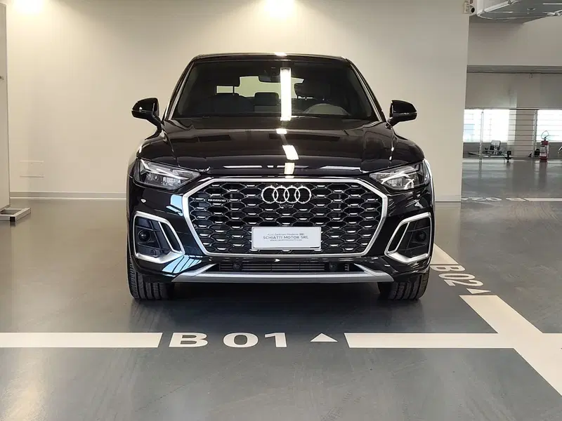 Audi Q5 Sportback nuova a Modena (2)