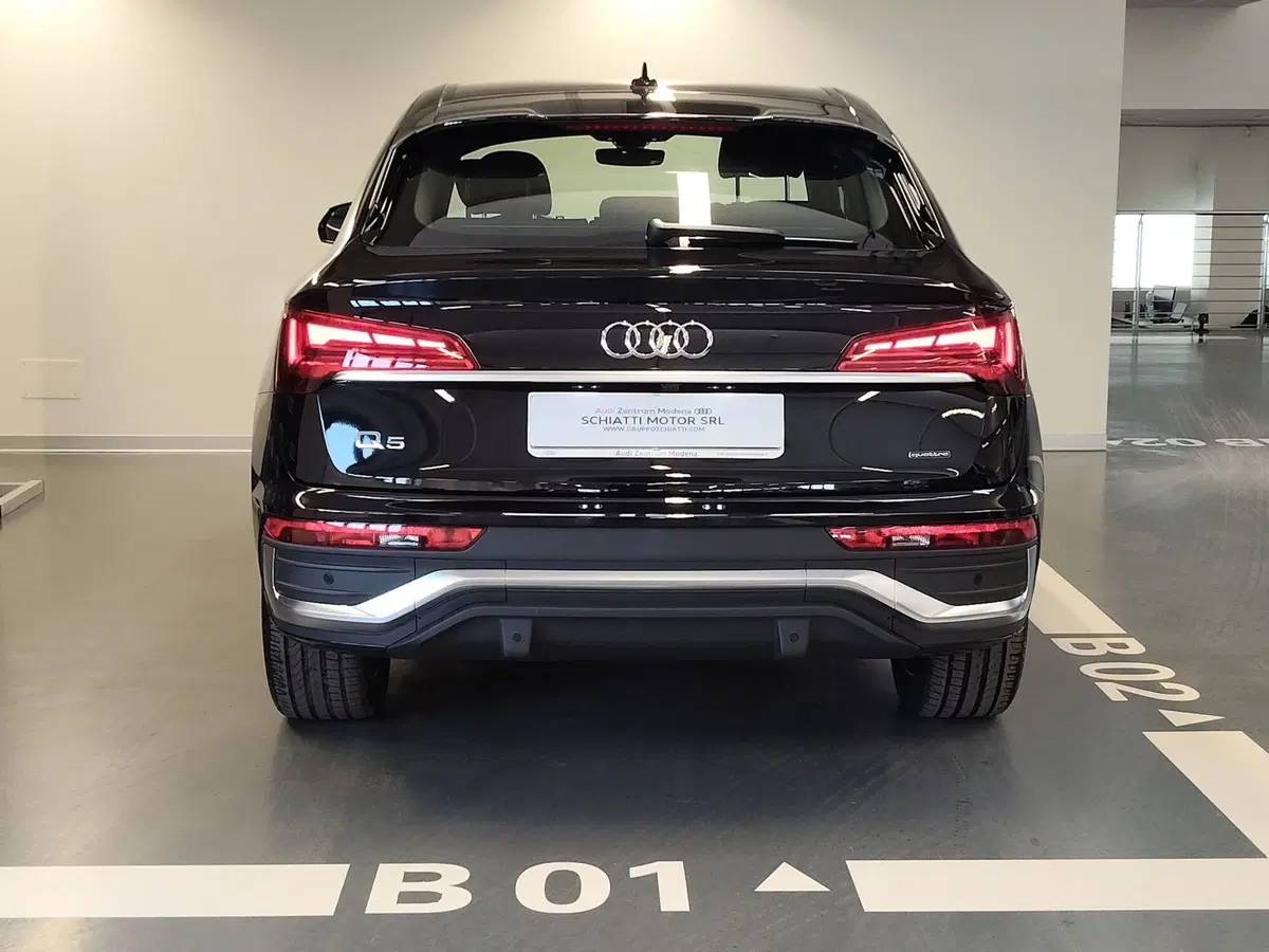 Audi Q5 Sportback nuova a Modena (5)