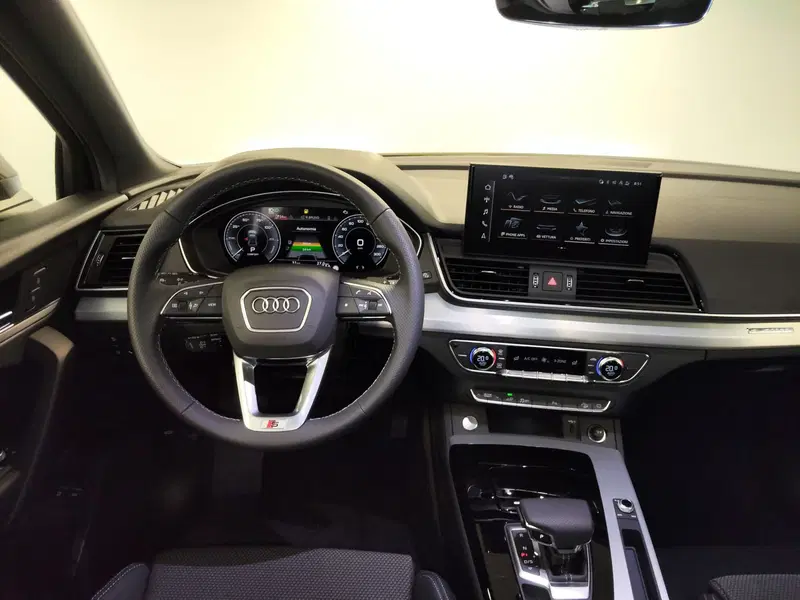 Audi Q5 Sportback nuova a Modena (7)