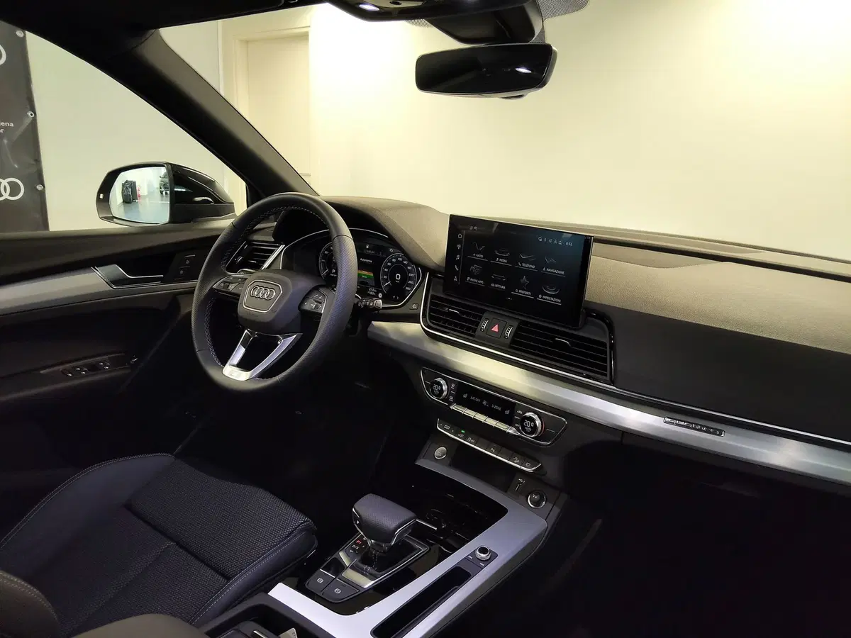 Audi Q5 Sportback nuova a Modena (8)