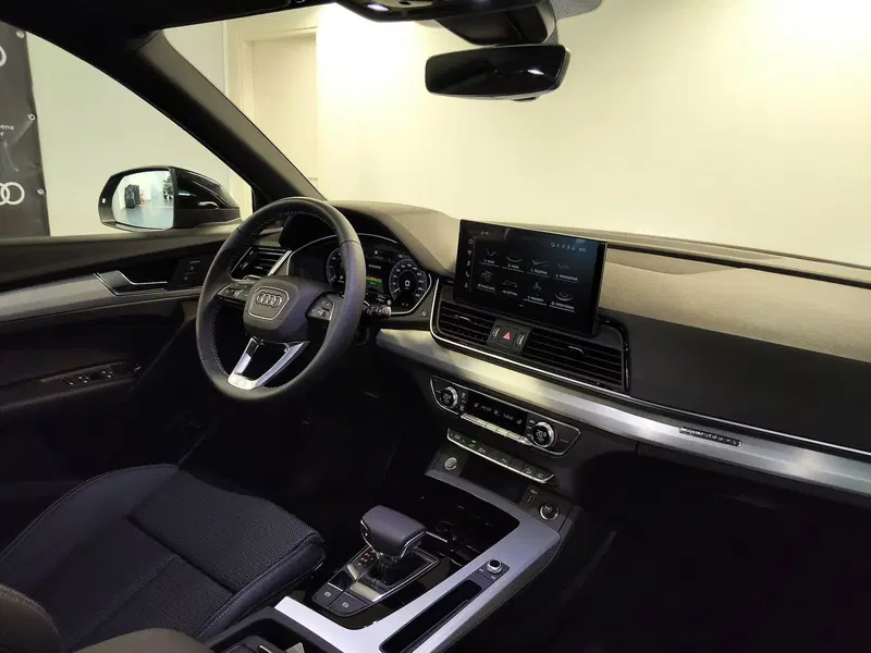 Audi Q5 Sportback nuova a Modena (8)