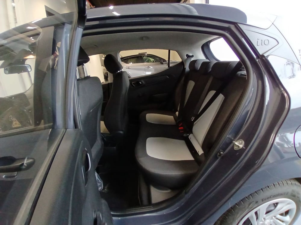 Hyundai i10 usata a Roma (17)