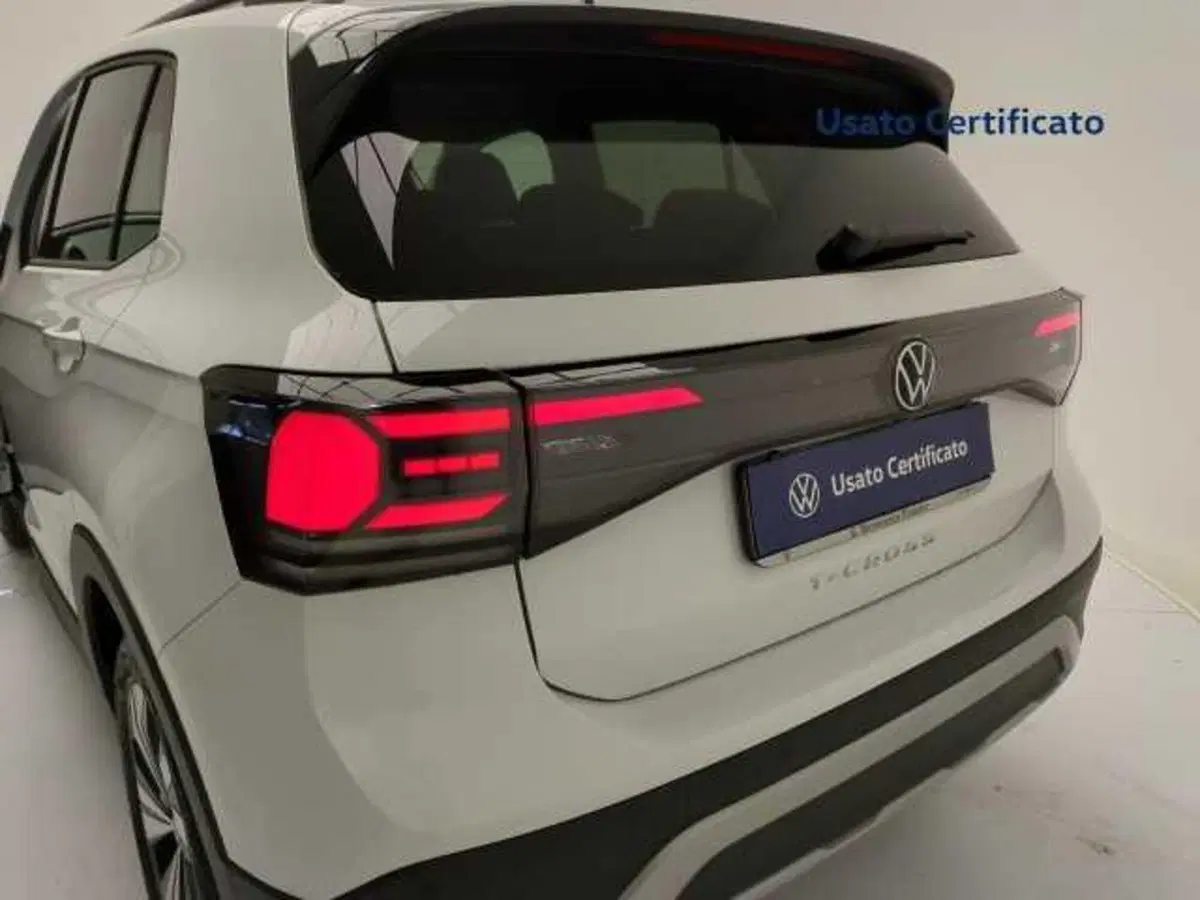 Volkswagen T-Cross nuova a Avellino (11)