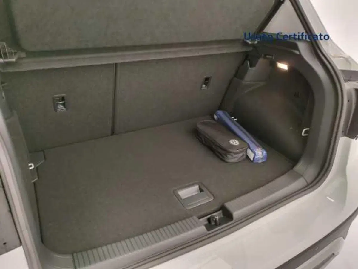 Volkswagen T-Cross nuova a Avellino (8)