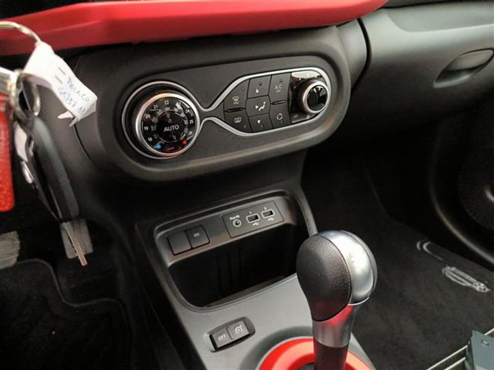 Renault Twingo usata a Milano (12)