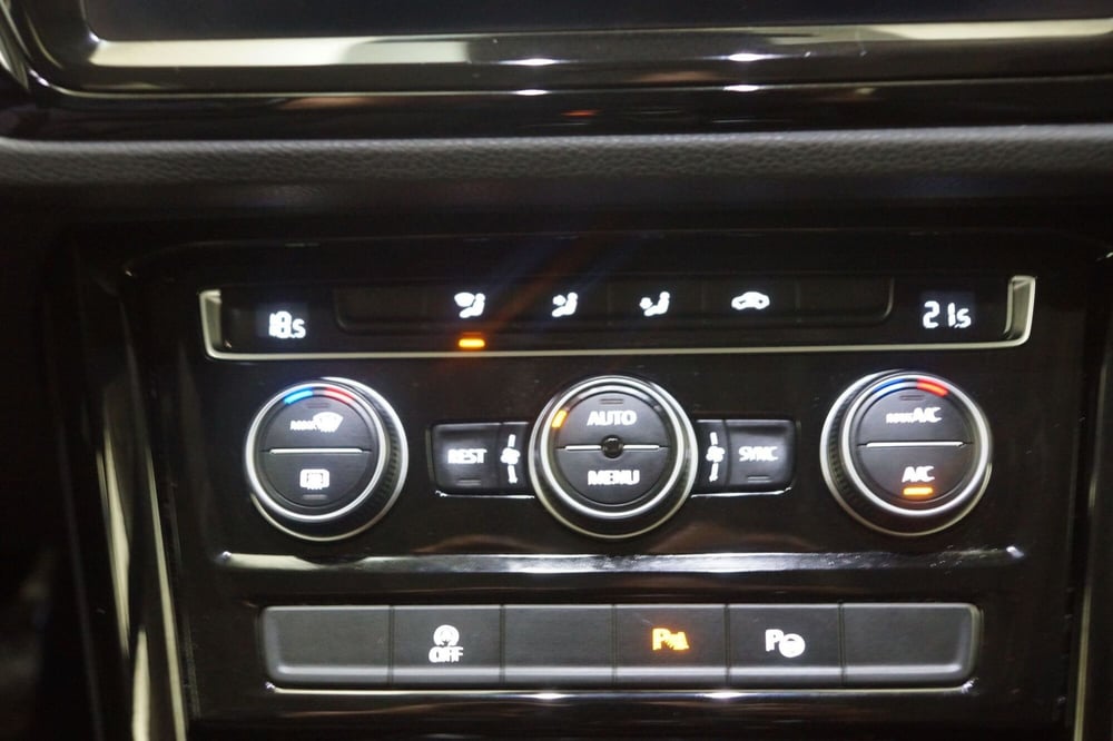Volkswagen Touran usata a Torino (18)
