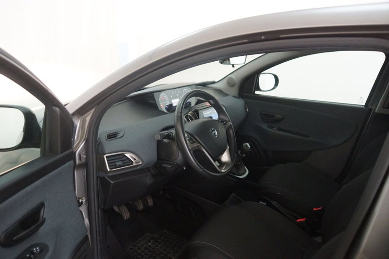 Lancia Ypsilon usata a Torino (10)