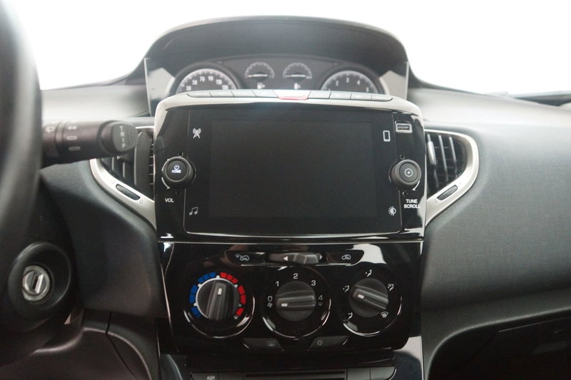 Lancia Ypsilon usata a Torino (13)