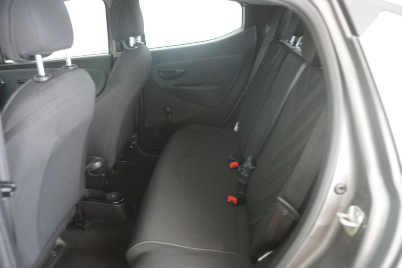 Lancia Ypsilon usata a Torino (8)