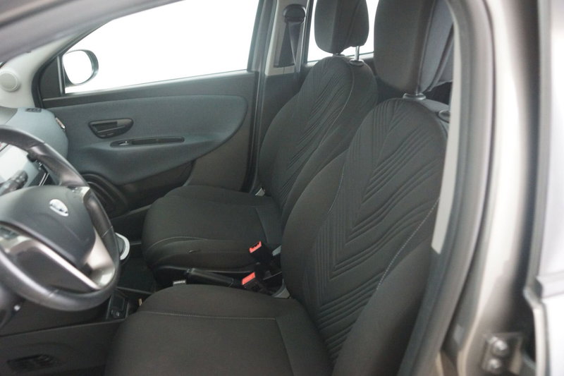 Lancia Ypsilon usata a Torino (9)