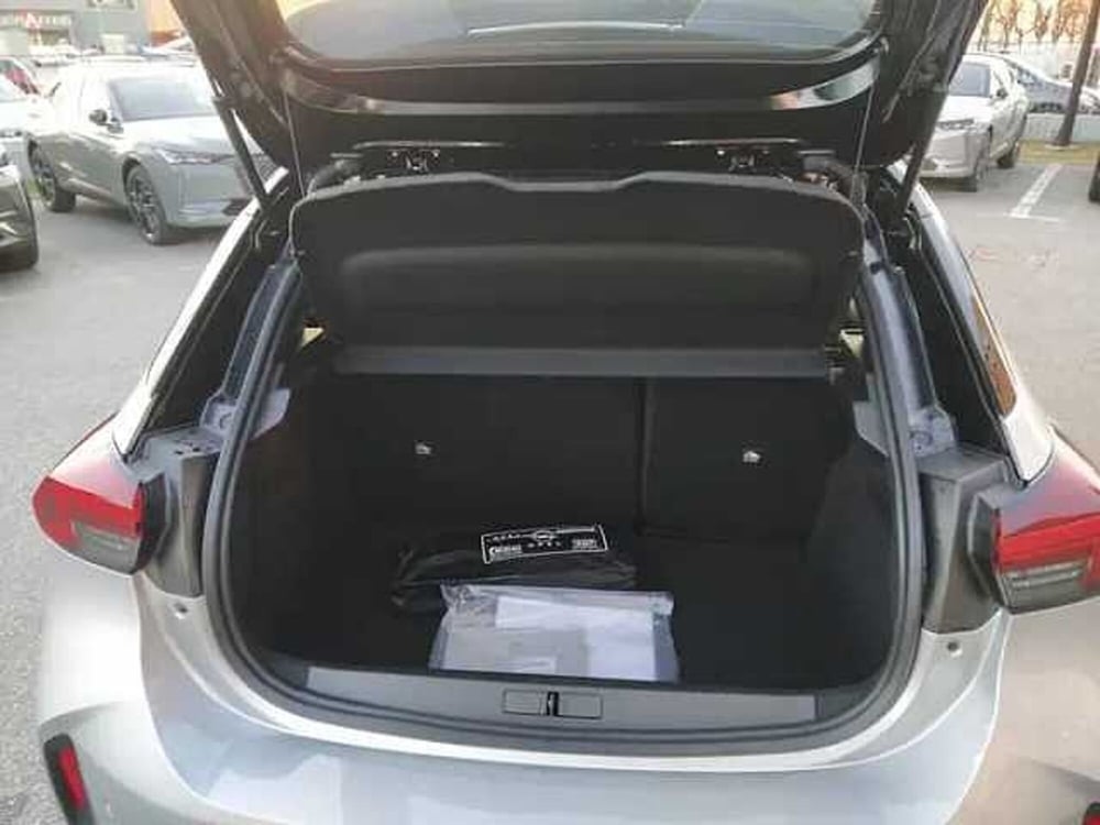 Opel Corsa nuova a Milano (7)