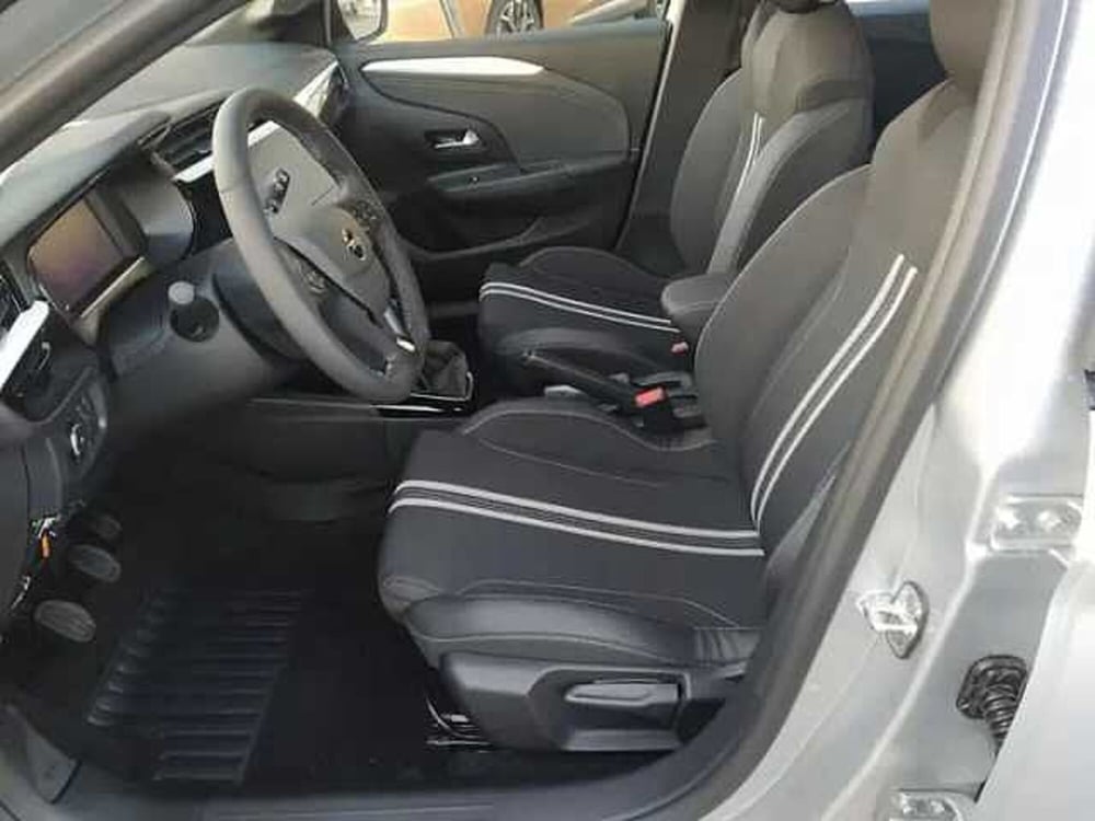 Opel Corsa nuova a Milano (8)
