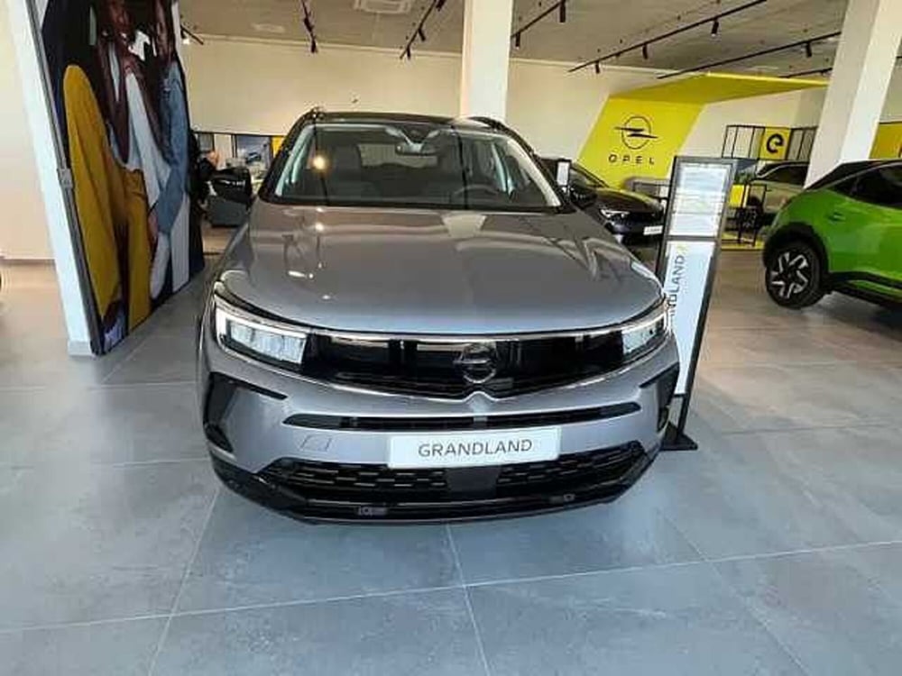 Opel Grandland nuova a Milano (2)