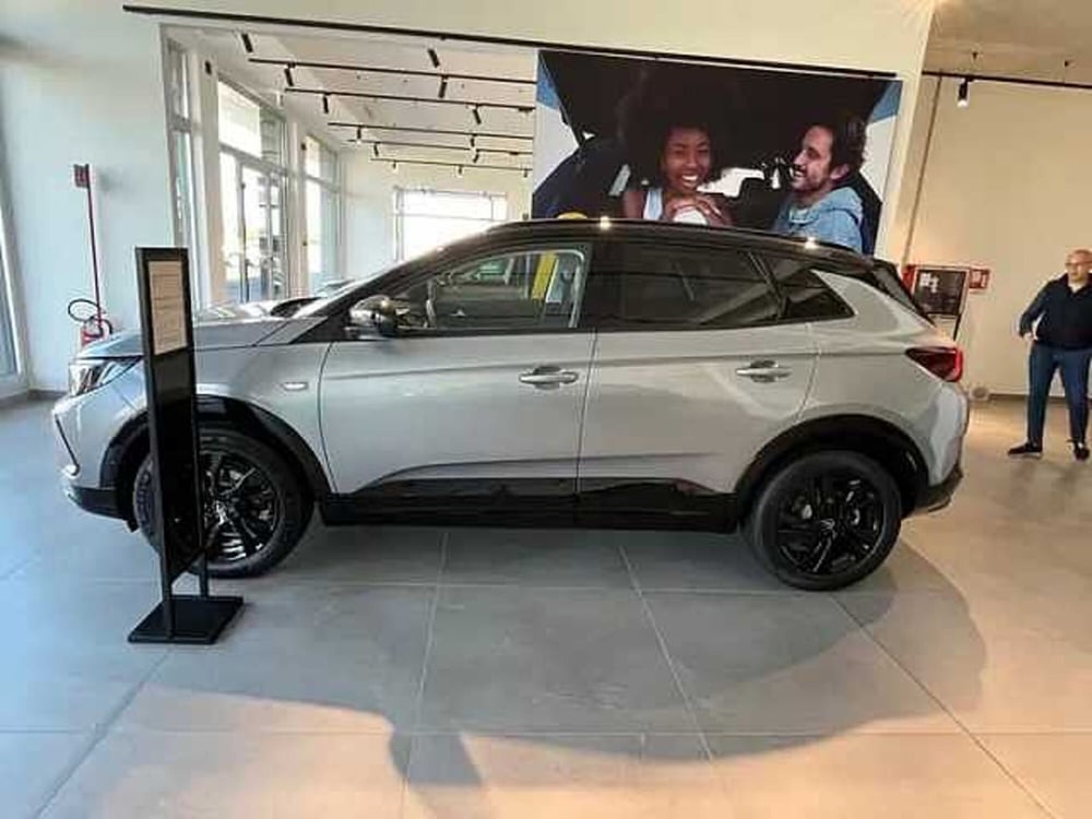 Opel Grandland nuova a Milano (4)