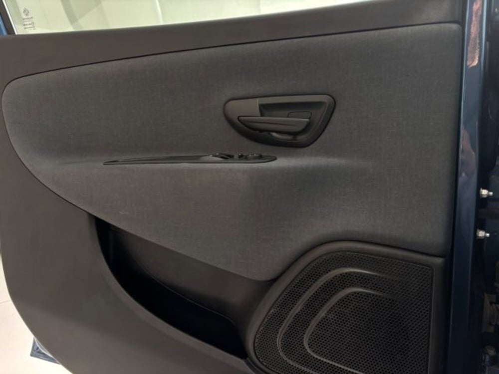 Lancia Ypsilon usata a Napoli (13)