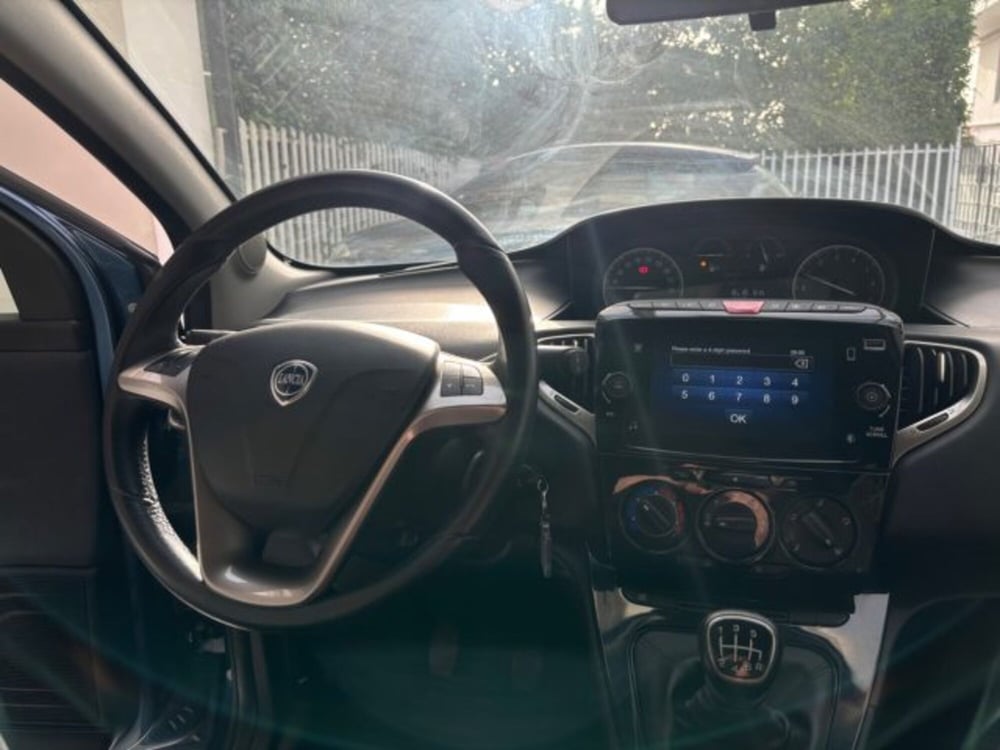 Lancia Ypsilon usata a Napoli (14)