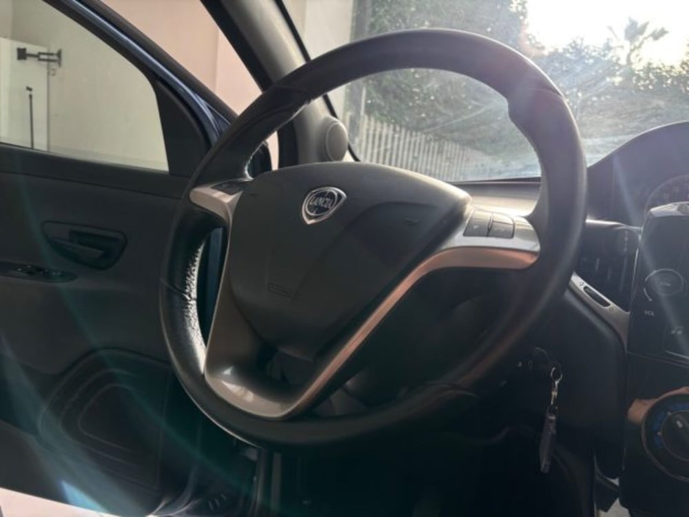 Lancia Ypsilon usata a Napoli (15)
