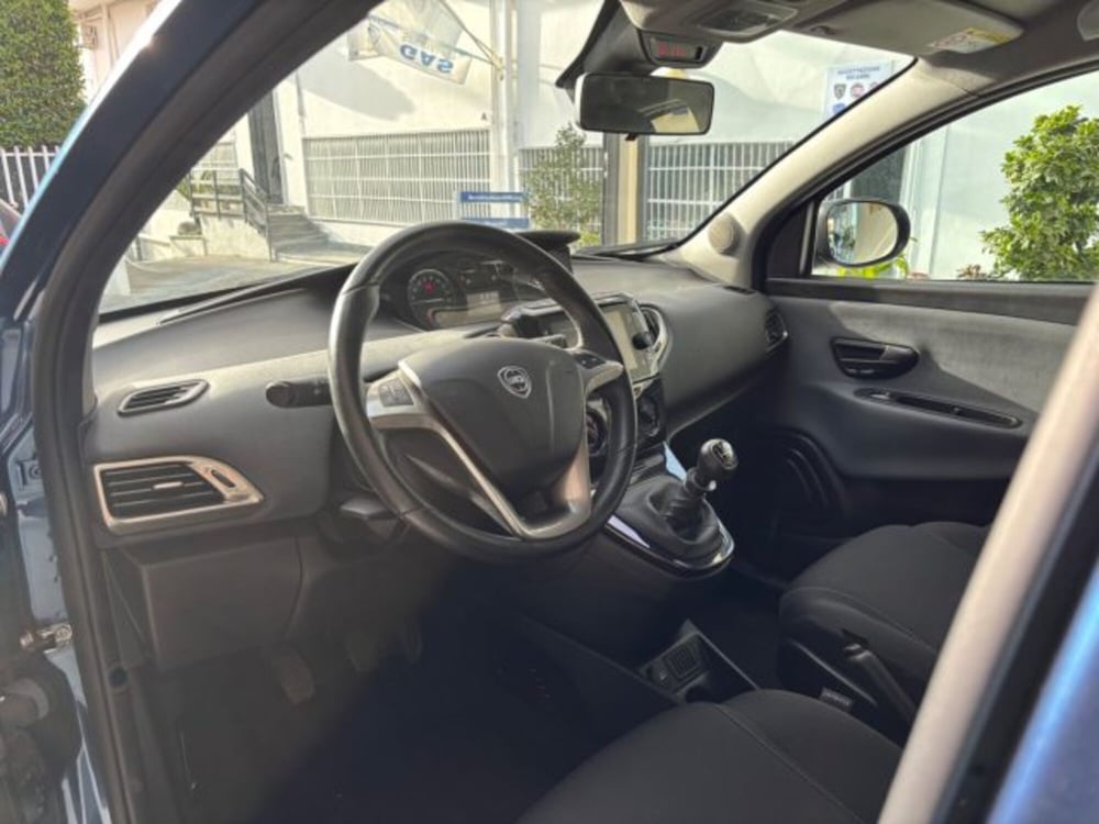 Lancia Ypsilon usata a Napoli (16)