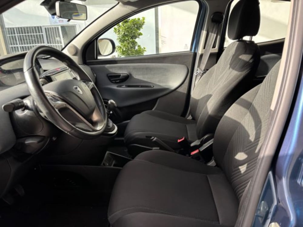 Lancia Ypsilon usata a Napoli (17)