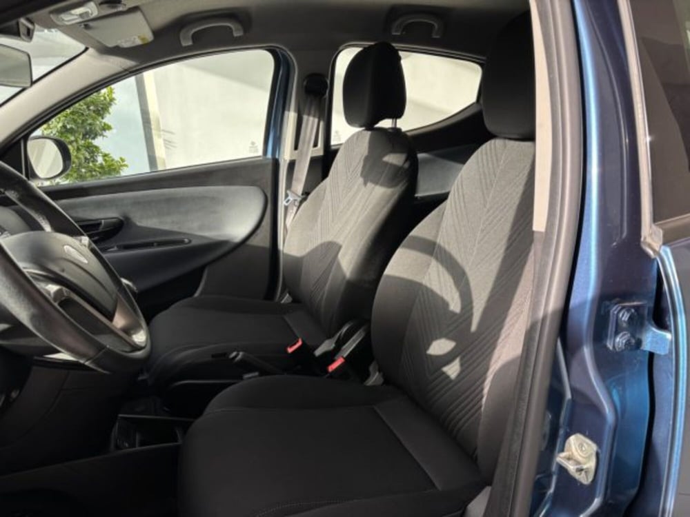Lancia Ypsilon usata a Napoli (18)