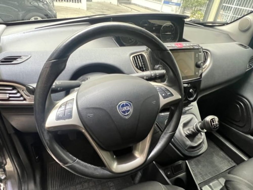 Lancia Ypsilon usata a Napoli (10)